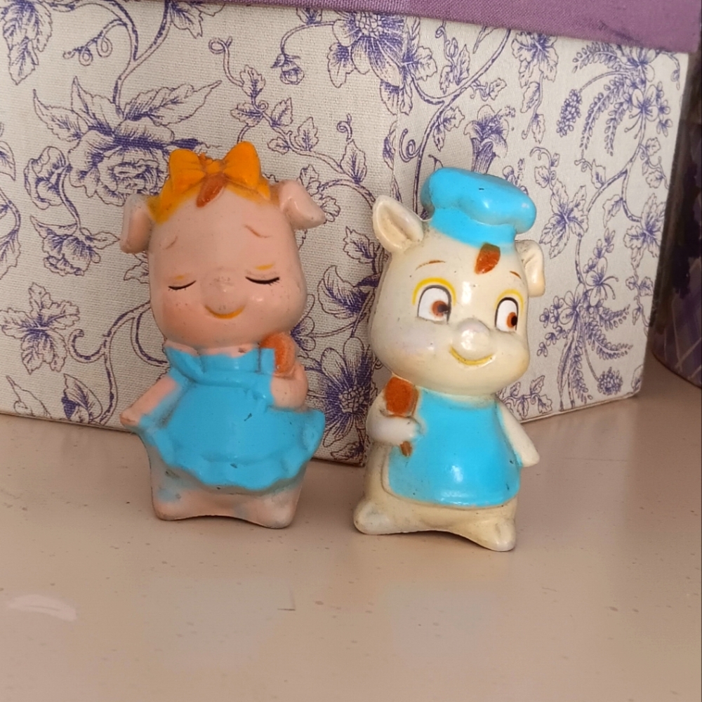 Vintage Plastic Pig Salt & Pepper Shakers